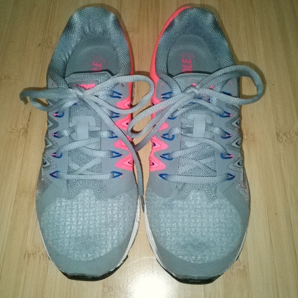 Nike Women's Vomero 9 Athletic Shoes in Gray and Pink